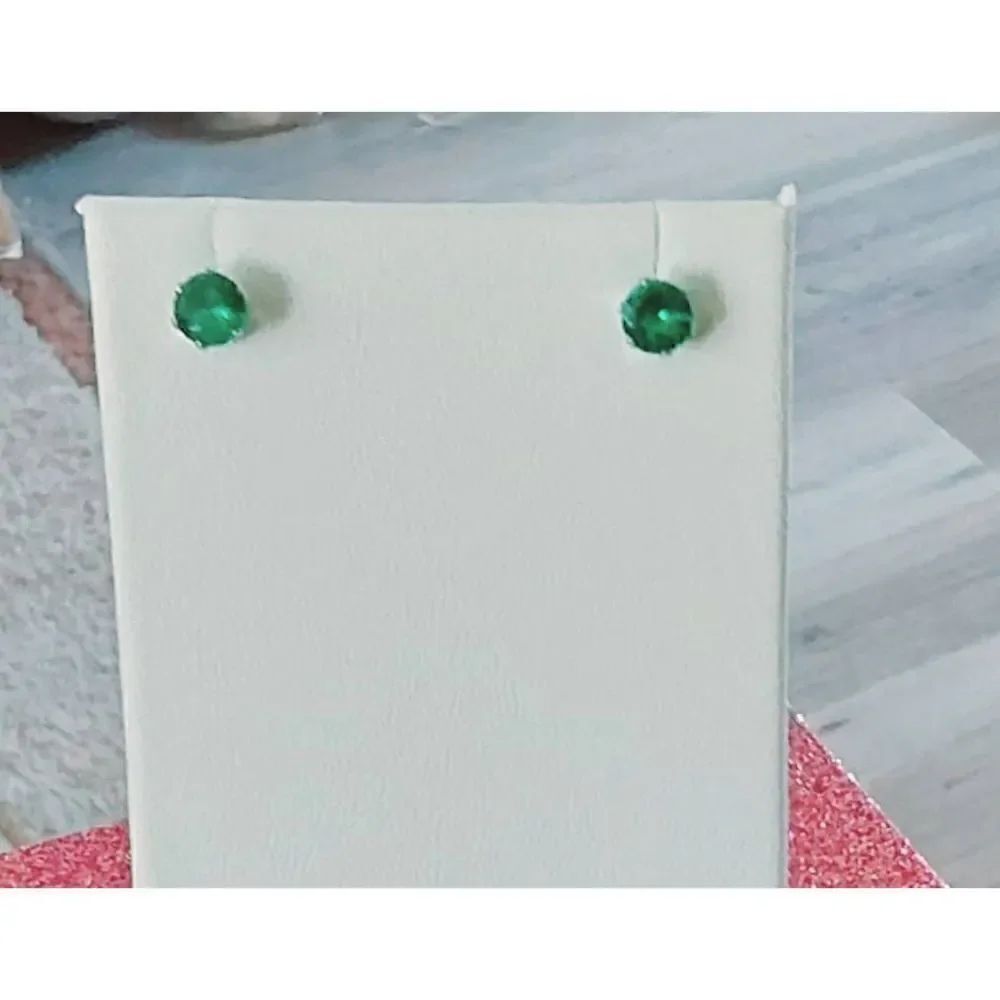 Pretty 1/2 Ct. Round Cut Lab Created Emerald Gemstone Stud Earrings